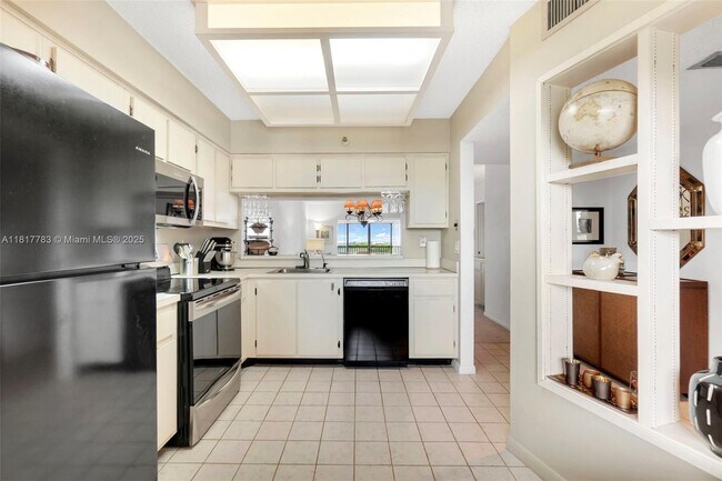 Building Photo - 2206 S Cypress Bend Dr