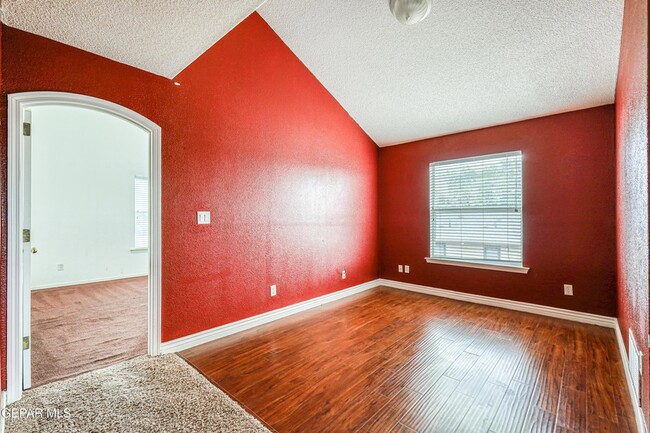 Building Photo - 4733 R L Shoemaker Dr