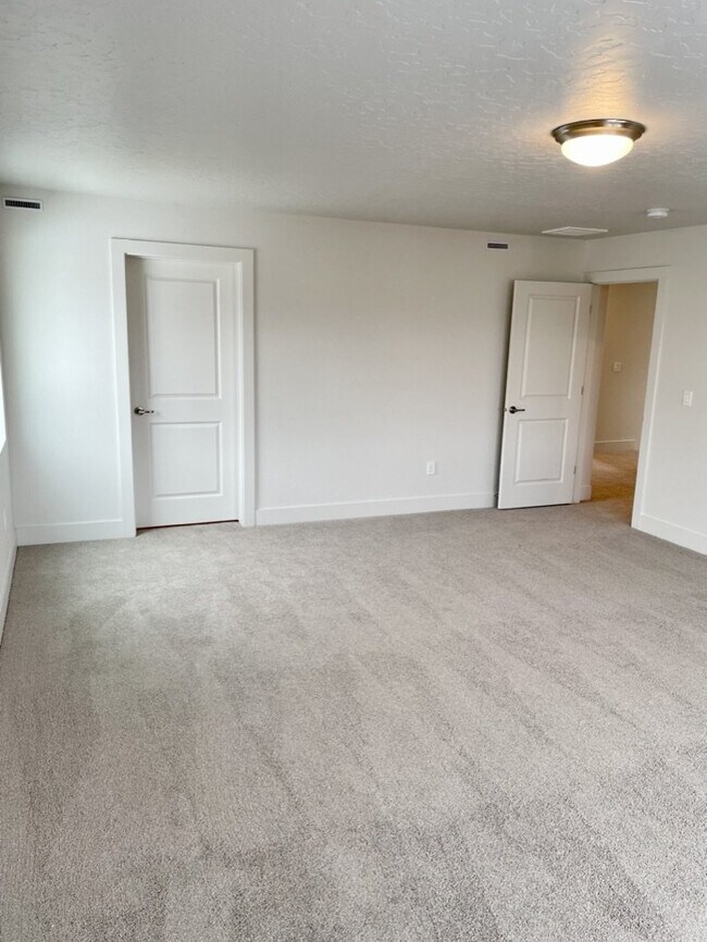Building Photo - "Spacious 4-Bedroom Home on East Caldera Street with 2.5 Baths and 2,498 Sq Ft of Comfort in Meri...