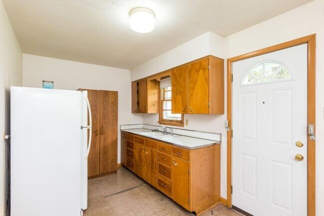 Building Photo - 1BR/1BA Duplex in Convenient Location! Har...