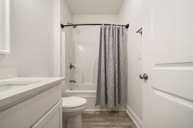 Building Photo - 4902 Kensington Ln