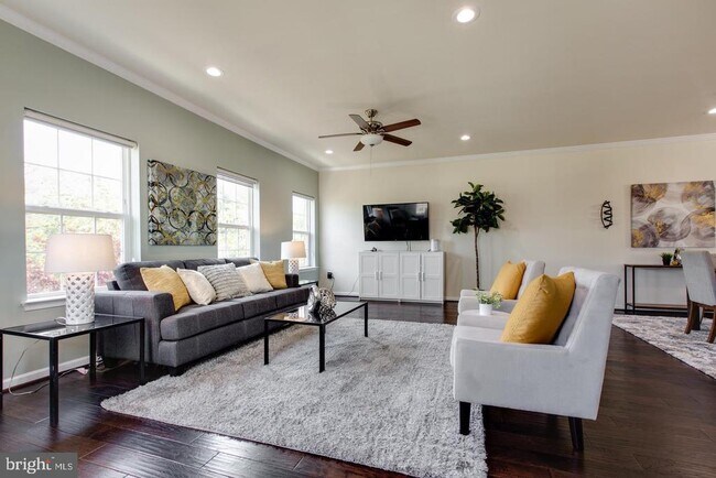 Building Photo - 7201 Thackley Way