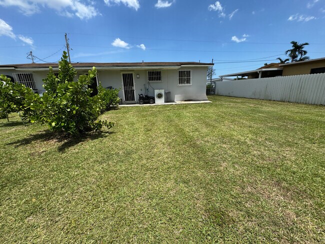 Building Photo - 17472 SW 105th Ave