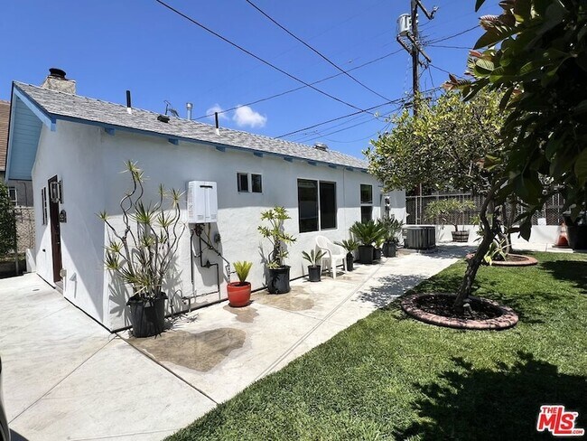 Building Photo - 3753 W 60th St