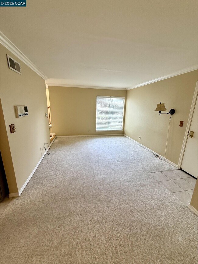 Building Photo - 365 Bellflower Dr