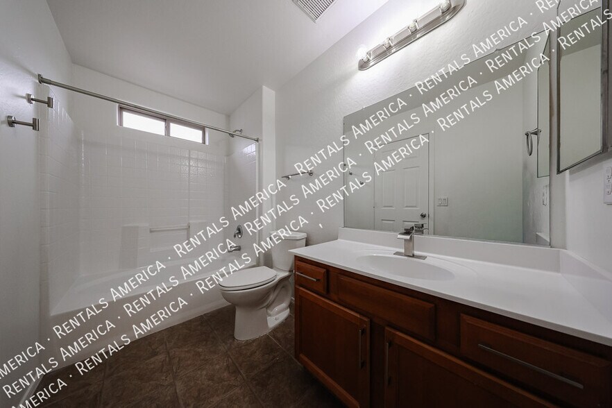 Building Photo - 1295 E Leaf Rd