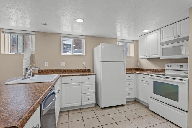 Building Photo - 137 E 600 N