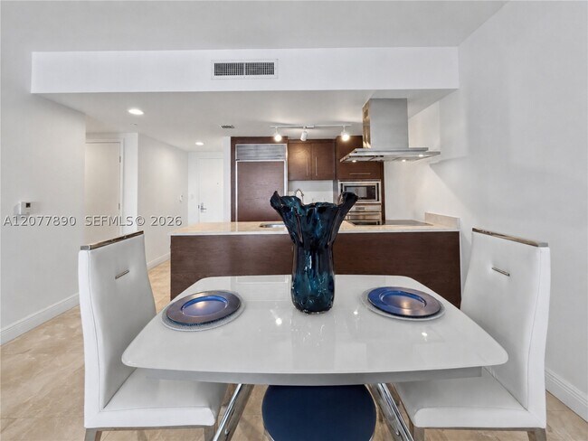 Building Photo - 495 Brickell Ave