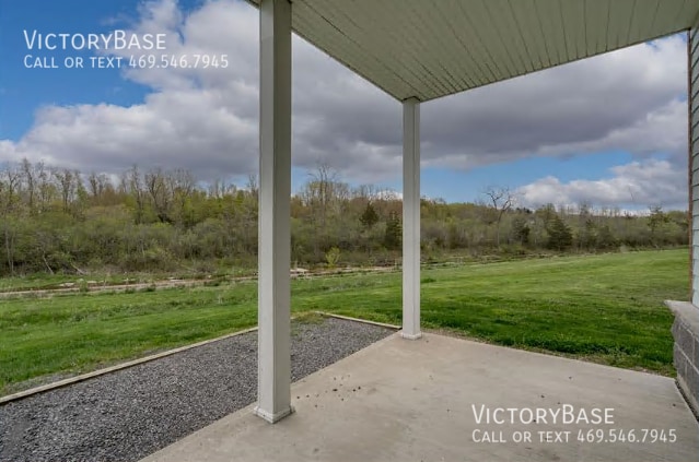 Building Photo - 604 Creekside Ln