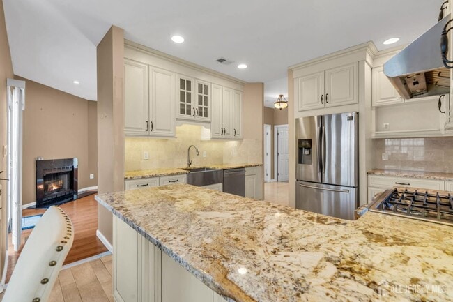 Building Photo - 1 Johnson St