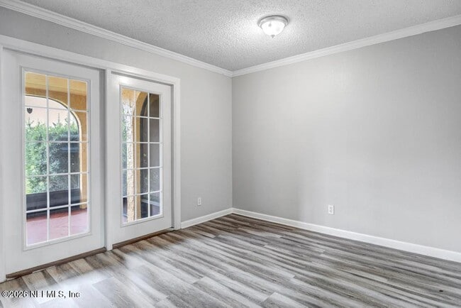 Building Photo - 3906 Mission Dr