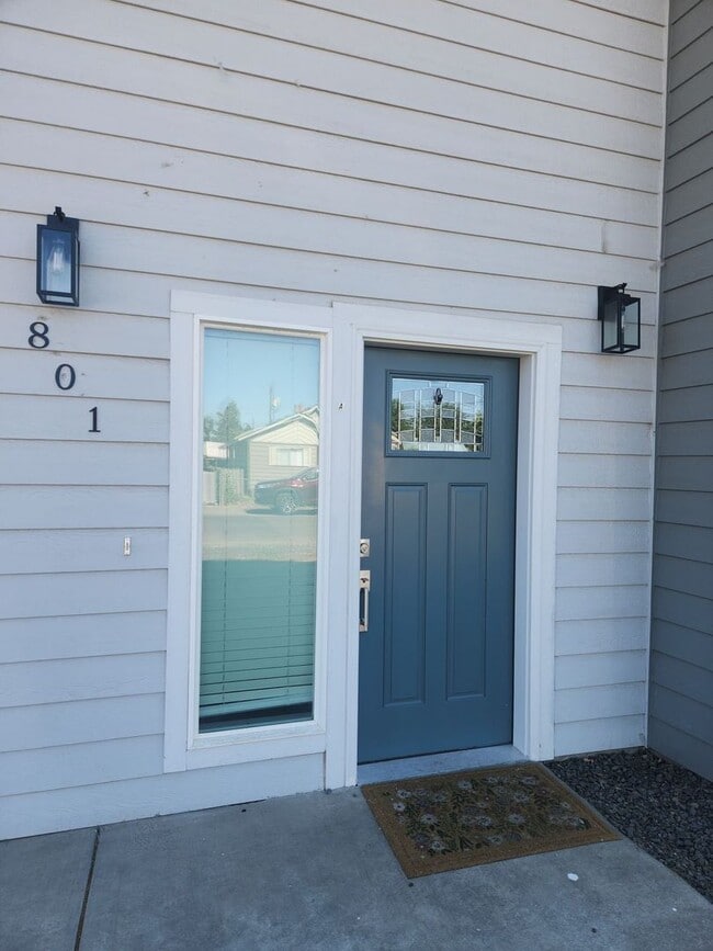 Building Photo - 801 N 24th Ave