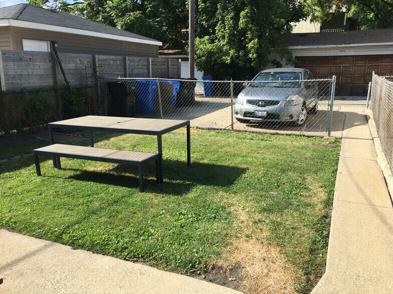 Building Photo - 3434 W Drummond Pl