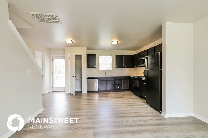 Building Photo - 6282 Brentwood Park Ct