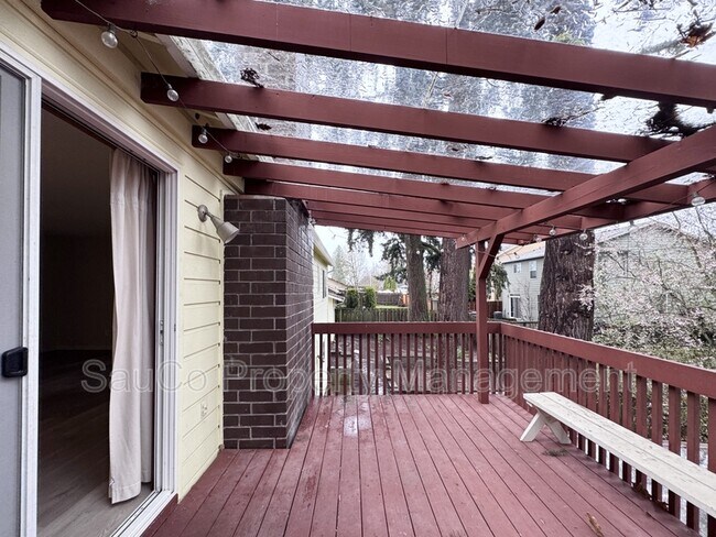 Building Photo - 324 SE 30th Ave