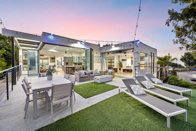 Building Photo - 3420 Blair Dr