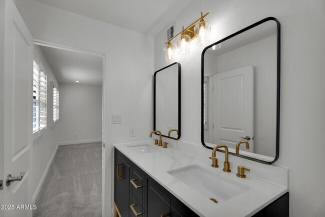 Building Photo - 2542 W Nopal Ave