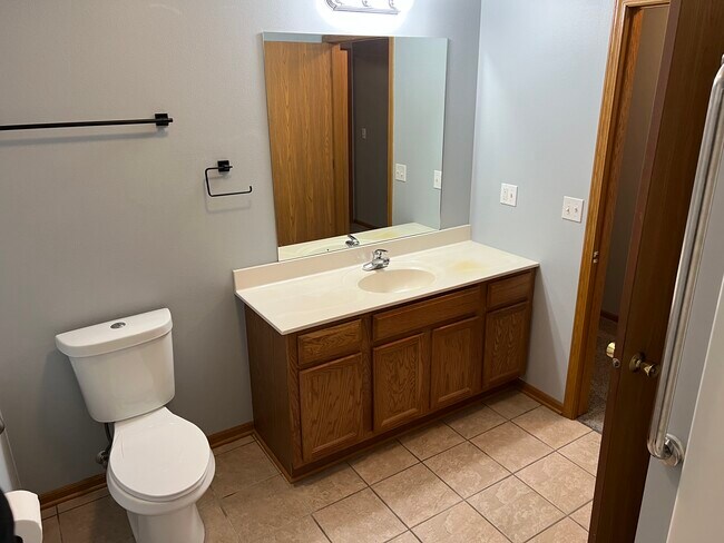 Building Photo - 450 Skare Rd