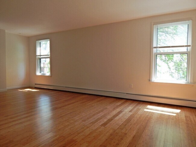 Building Photo - 83 Leyden St