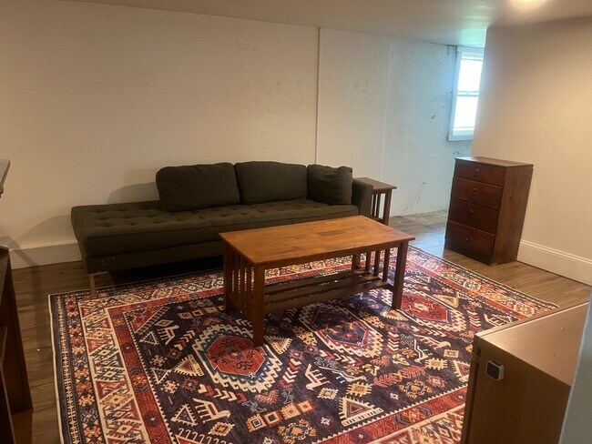 Building Photo - 25 Besch Ave