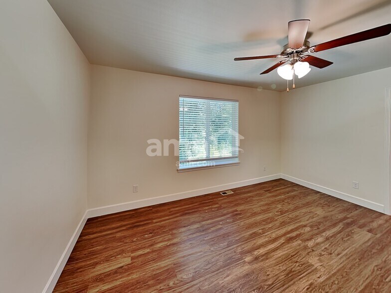 Building Photo - 2111 104th Dr SE