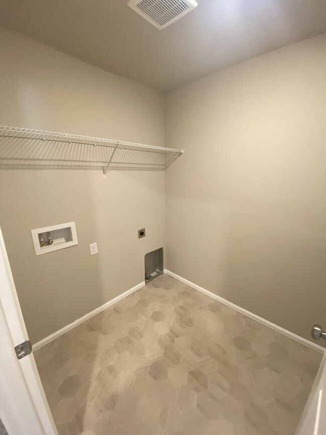 Building Photo - Spacious, modern 5-bed, 2.75-bath in sought-after Daisy Crossing Community in Sultan