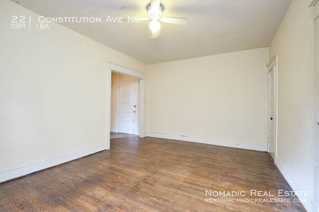 Building Photo - One-bedroom, one-bathroom apartment in con...