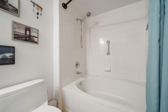 Building Photo - 3019 Alcazar Pl