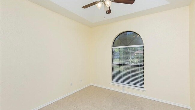Building Photo - 3821 Oriole Ave