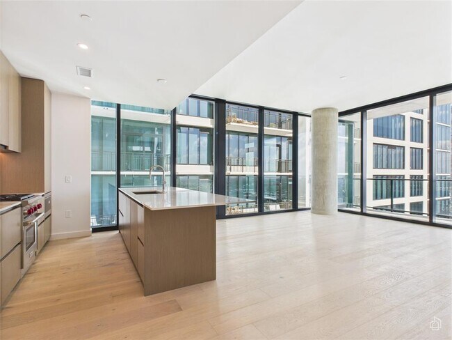 Building Photo - 610 Davis St