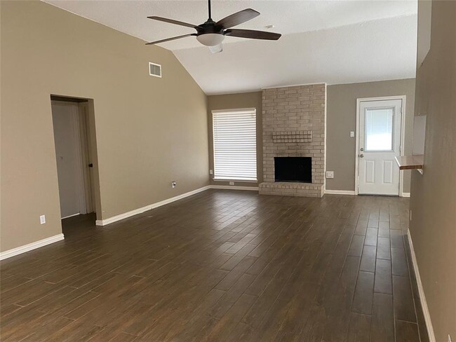 Building Photo - 15326 Oak Terrace Dr