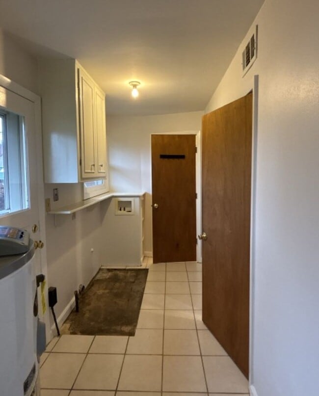 Building Photo - 3Bd/2Ba Single Story House - Available to View!