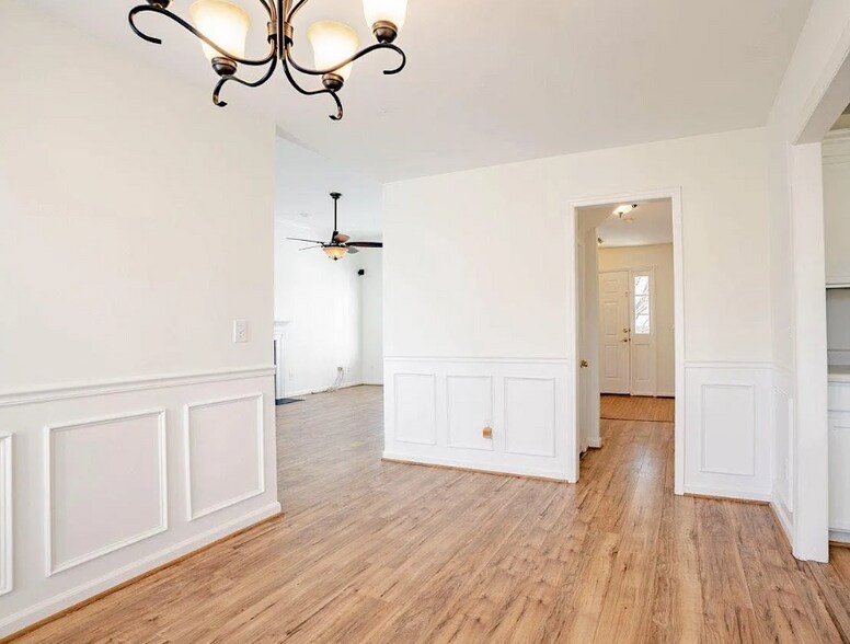 Building Photo - 9 Casabelle Ct