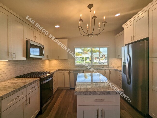 Building Photo - ***$250 MOVE-IN INCENTIVE*** Renovated 3-B...