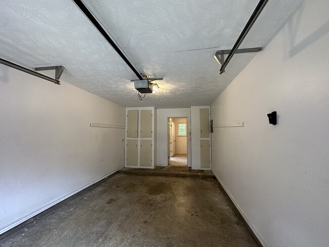 Building Photo - 3811 Elizabeth St