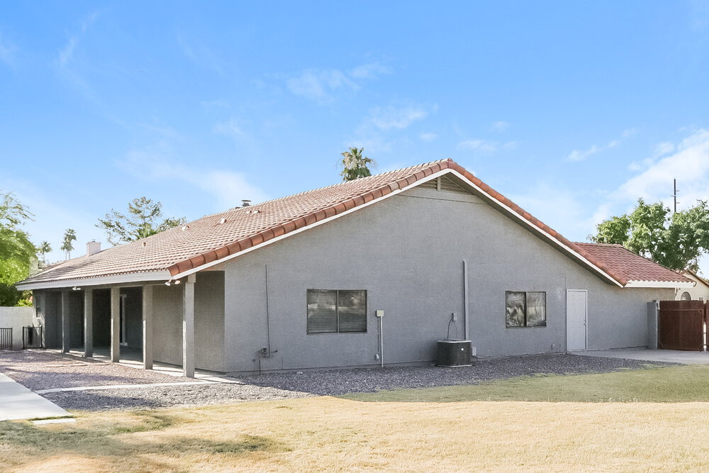 Building Photo - 1214 E Greenway Cir