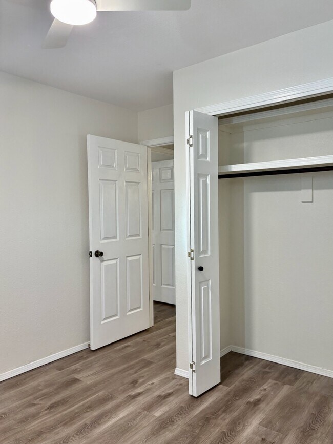 Building Photo - 2700 Vista Grande Dr NW