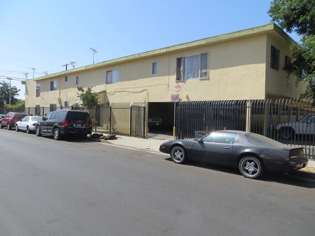 Building Photo - 2670 S Budlong Ave
