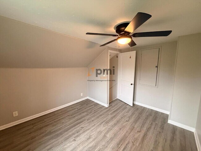 Building Photo - 105-105 W McAlpin St