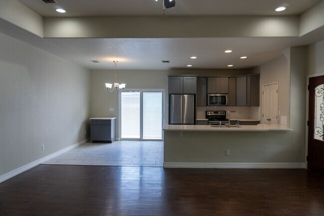 Building Photo - Beacon Hill, 3 Bedroom, 2 Bathroom, 2017 Build, ***Solar Panels, Utilities Average $40 per month***