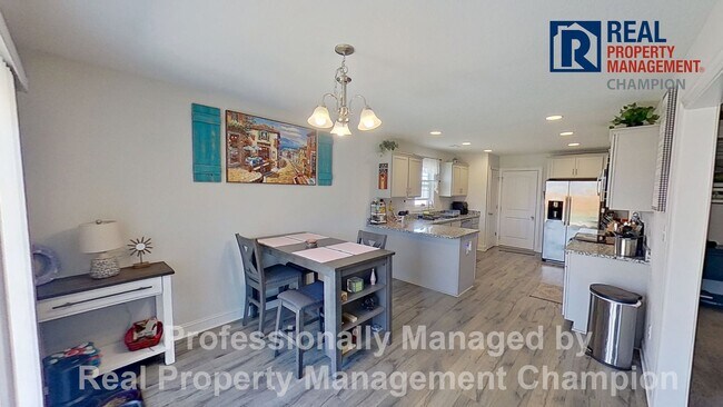 Building Photo - 4 BD/2 BA Single Story Home on Large Corner Lot w/Fenced Back Yard