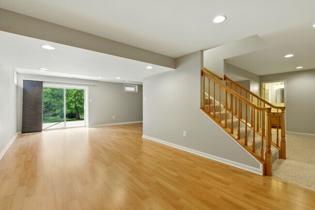 Building Photo - 2513 Holly Springs Ct
