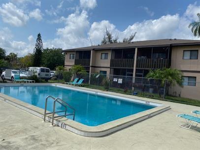 Building Photo - 2330 Maple Ave