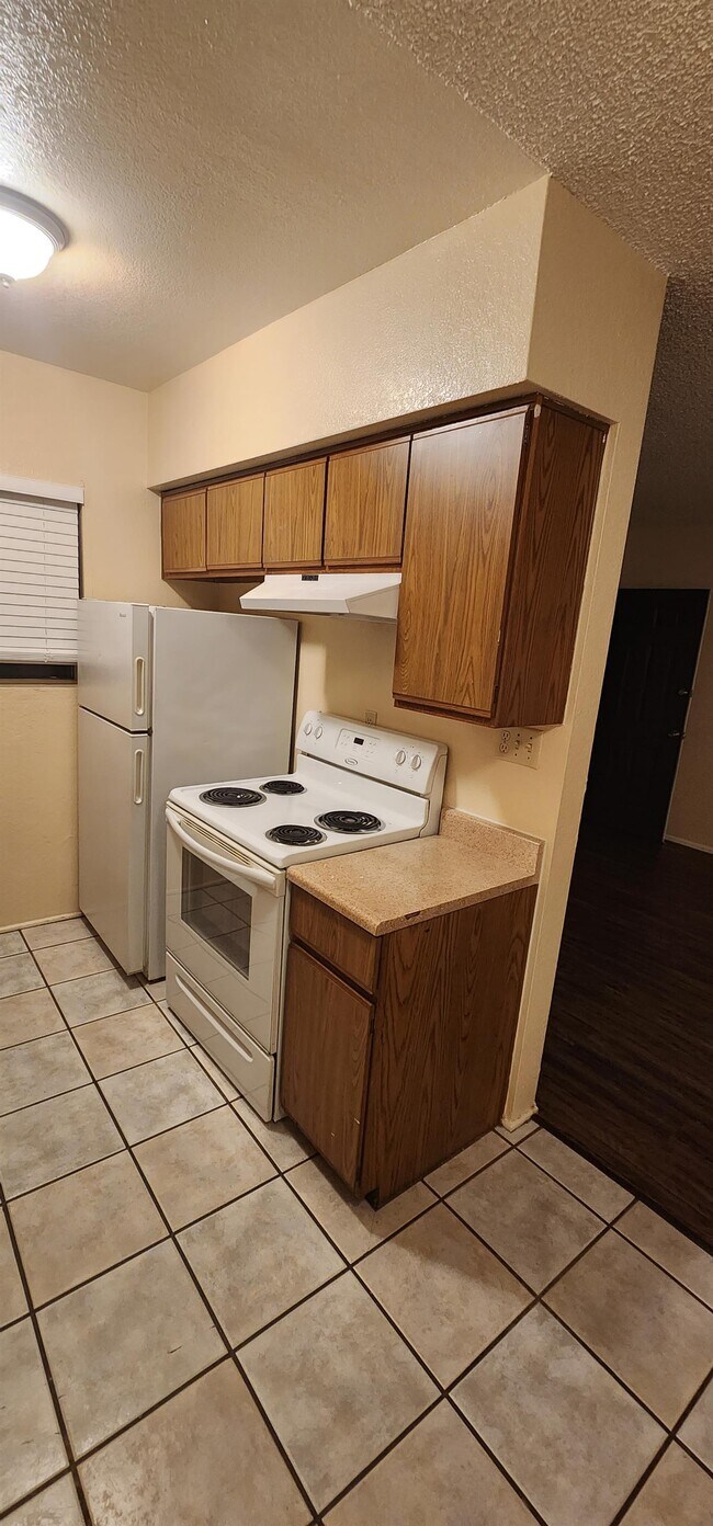 Building Photo - 2843 E 17th St