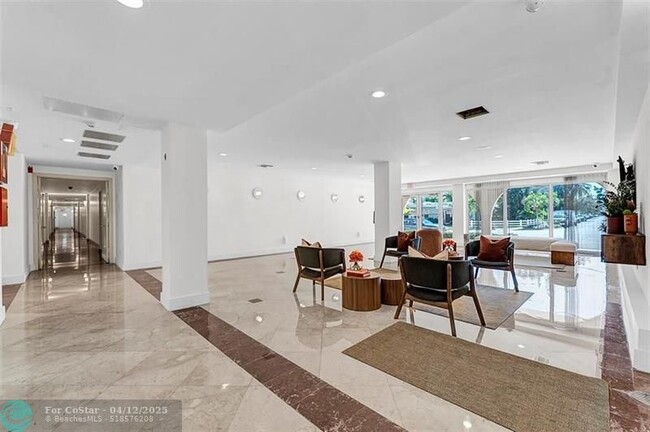 Building Photo - 1455 N Treasure Dr