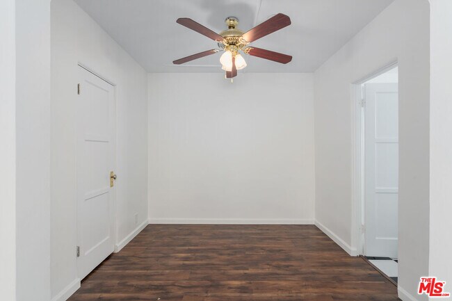 Building Photo - 917 7th St