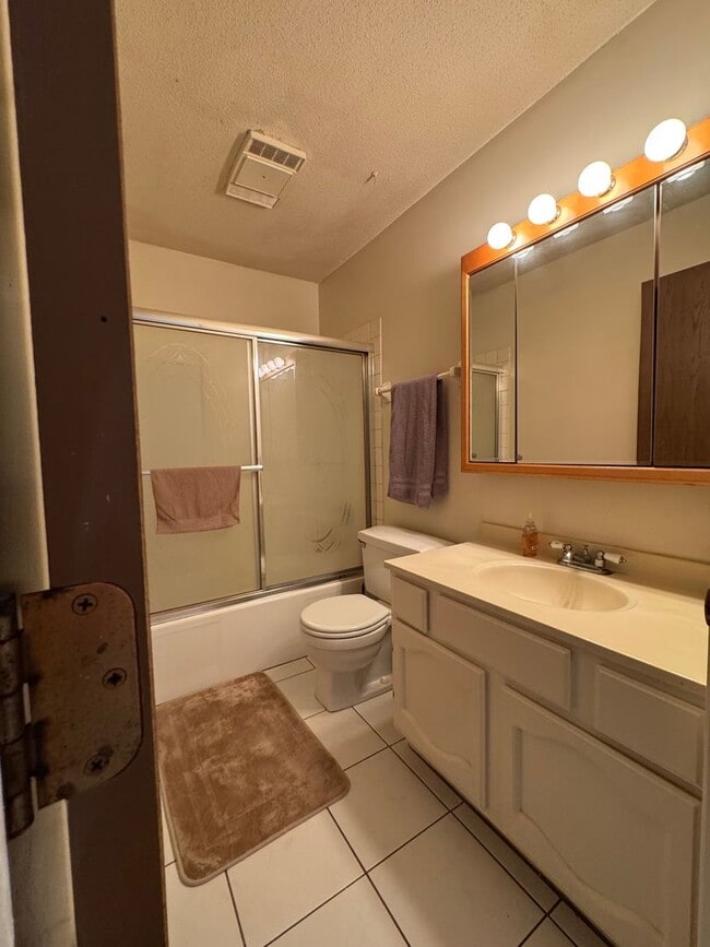 Building Photo - Bring in the NEW YEAR! NW Valleyhigh 2 bed...
