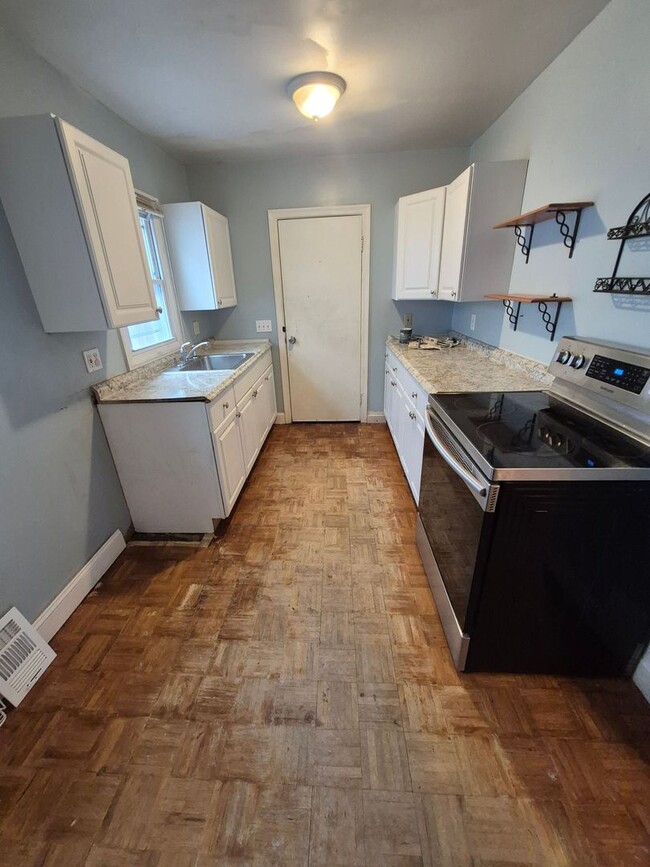Primary Photo - 409 W Hickory St