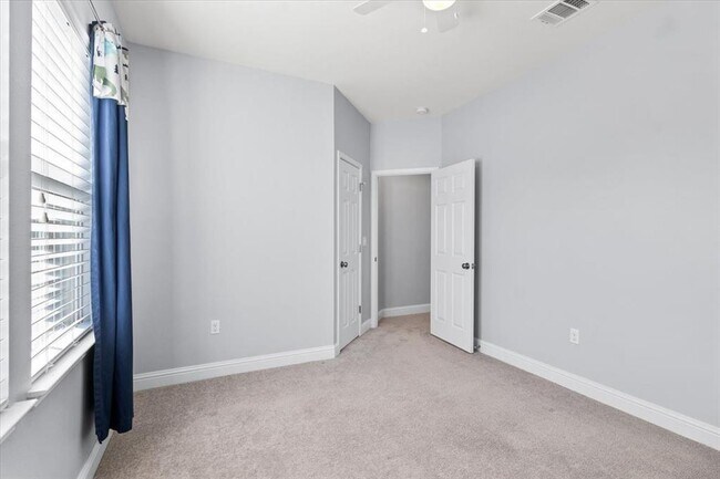 Building Photo - 5112 Globe Mallow Dr