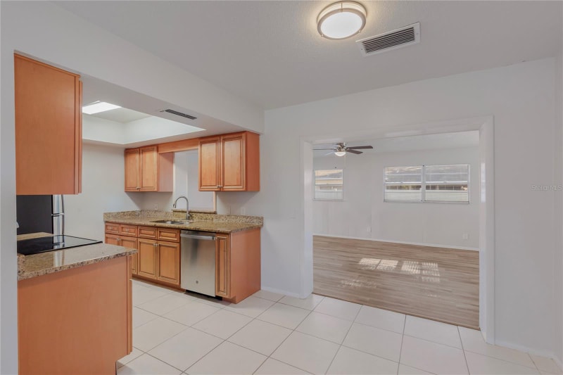 Building Photo - 2813 20th Ave W